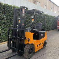 石家庄尊龙凯时二手电动叉车